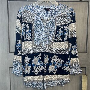 Lucky Brand Navy and White Patterned Blouse size medium lightweight